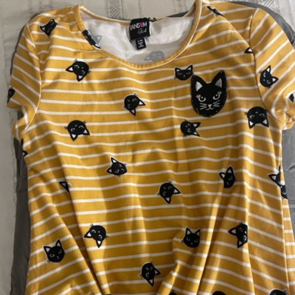 Girls adorable Cat design T-Shirt - Size S (7/8)